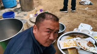 Dù bên ngoài bạn có thế nào, về đến làng rồi thì vẫn cứ như vậy thôi...