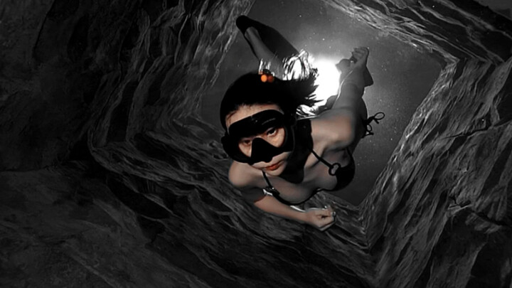 Kolam Selam Raja Laut 10 Meter Paling Hits di Shanghai