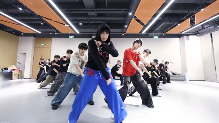 【TOP】“Lüe Lüe Lüe” Dance Studio Version