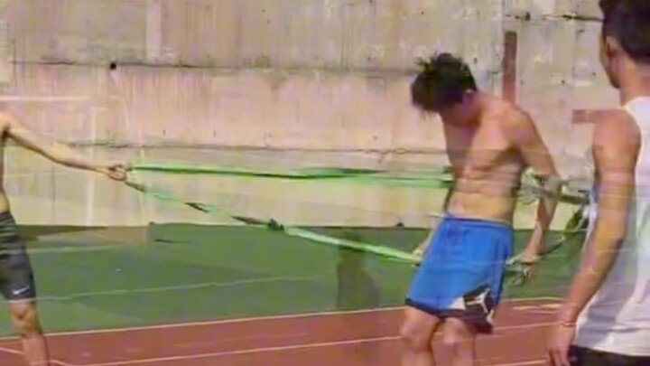 Tại sao dân thể thao mặc xấu vậy mà mọi người vẫn thích bắt chước?