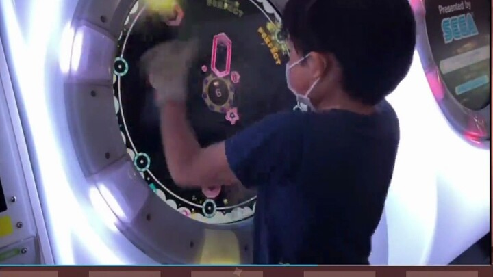Anak laki-laki itu memiliki kecepatan tangan yang bagus! Akan sia-sia jika tidak mengendarai Gundam 