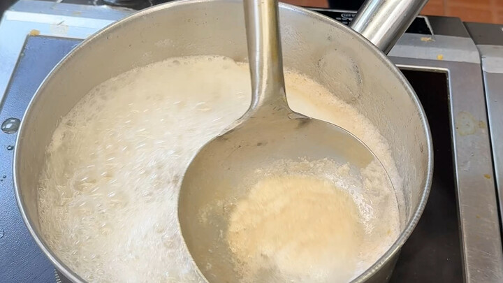 How much does it cost to make a bowl of pork offal soup noodle soup priced at 15 yuan? Sharing with 