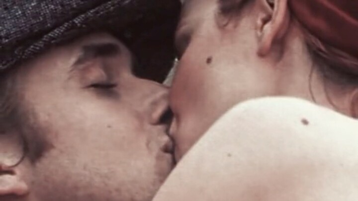 Hot kiss scene🥵🔞