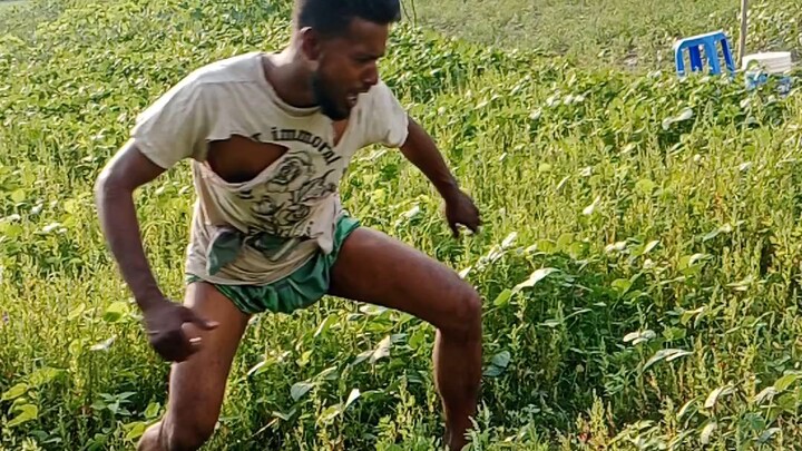 গরমের দিনে নদীতে ঝাঁপ দিতে খুব ভালো লাগে