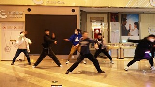 当音响里响起了CHASE!但是宅男应援舞（