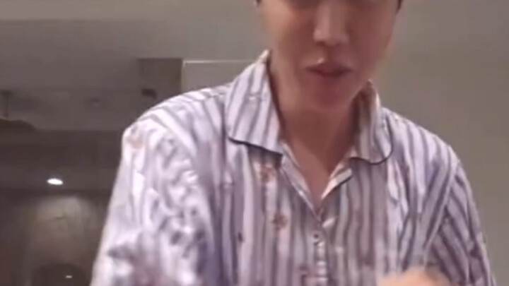 Jung Ho-seok’s smoke challenge! I want to see the full version!