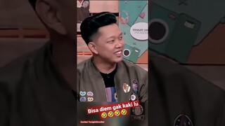 Bisa diem gak kaki lu 🤣🤣🤣🤣 #tonightshow #nettv #vincent #desta #hestipurwadinata #enzy #bayuskak