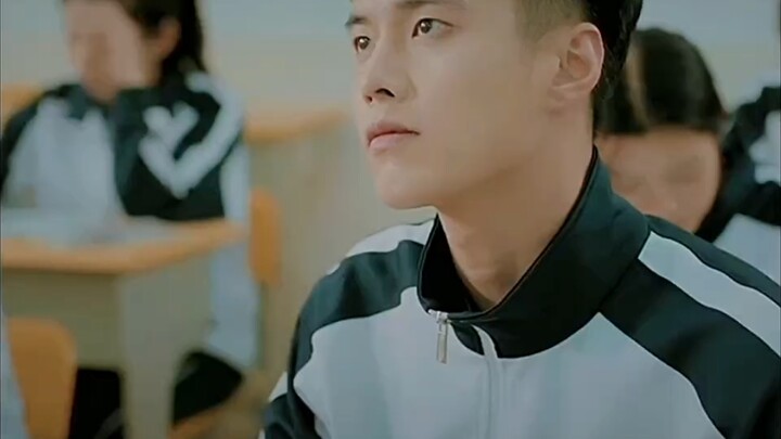 Giáo viên coi thi vu oan cho học sinh là gian lận, ai ngờ cậu ấy lại là học bá!