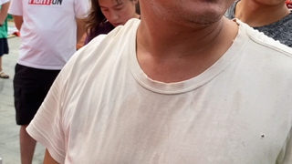 想想还是算了吧，套完的话老板多尴尬