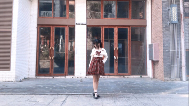 【Gửi ánh trăng】Không ngờ lúc xoay quạt lại bị gió thổi bay mất…