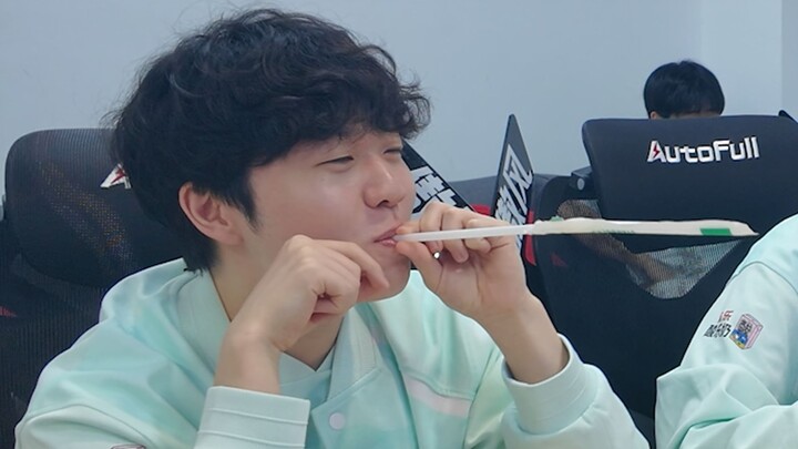 [Extreme Life Daily Vol. 32] Family members watching on screen, do you think I can pull it off?