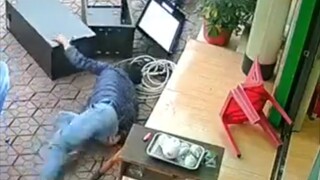 Sekarang Anda tahu mengapa orang zaman dulu merokok sambil berbaring.