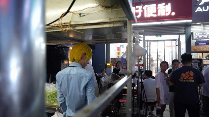 ซันจิตัดสินใจเอาข้าวผัดไปวางขายที่งานมังงะแฟร์ดูสักหน่อย ยึดคอนเซปต์ “ฟังคำแนะนำ” เป็นหลัก