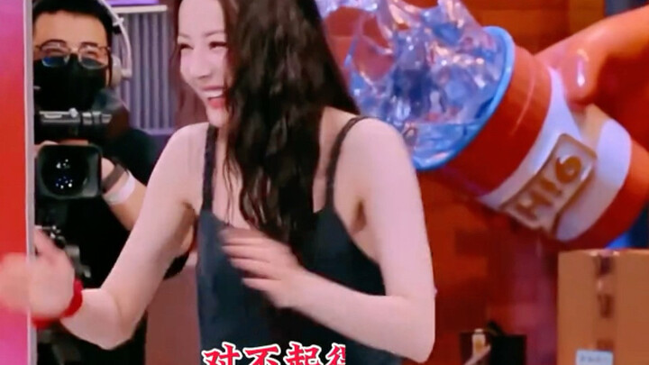 Dilraba: You two look so perfect together! Is he your boyfriend?  Zhang Li: My dad!