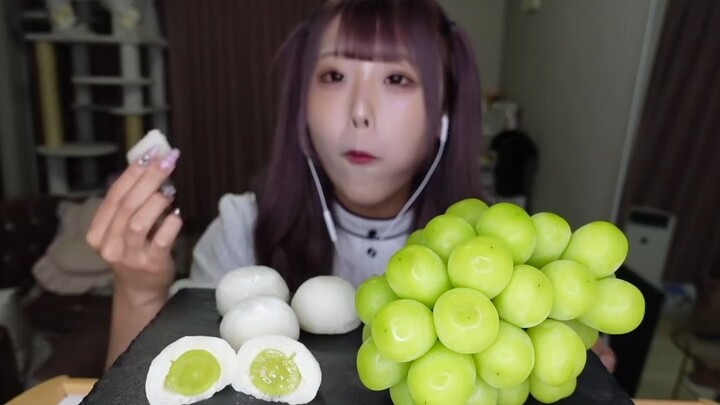 【فتاة يابانية جميلة】 صوت مضغ ماسكوت دايفوك وفاكهة الماسكوت اللامعة