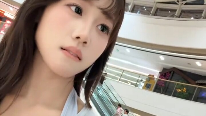 Đừng từ chối cái ôm của bạn gái, cô ấy hay để bụng lắm đấy