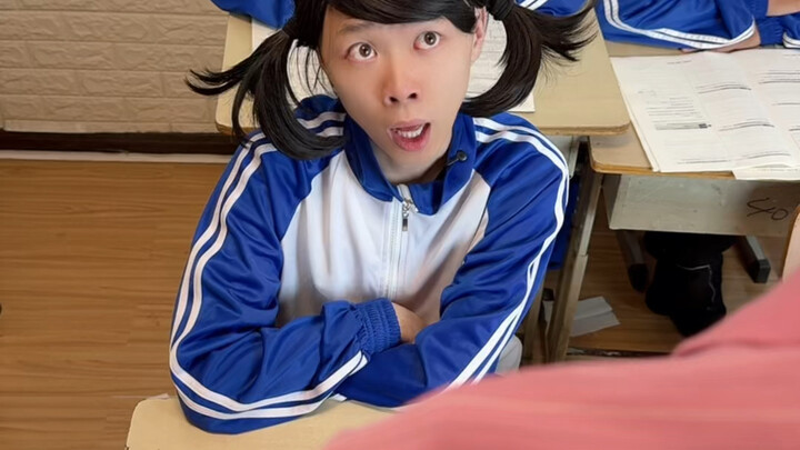 เมื่อกี้ม้วนกระดาษวางอยู่ตรงนี้เหรอ?