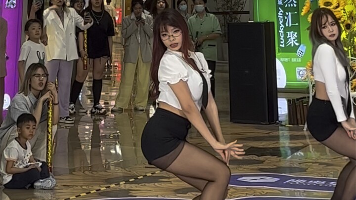 “กระโปรงสั้น” คุณครูสาวแซ่บ ถ่ายตรงๆ แบบนี้ ใครไม่กล้าทำการบ้านบ้างนะ