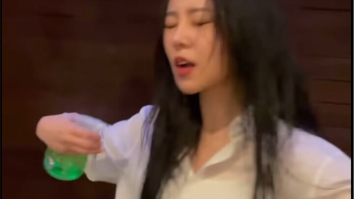 ติงฮุยเหรินถ่ายทอดอย่างเต็มที่กับฉากเปียกน้ำขนาดใหญ่ของลูกสุนัขตัวน้อย