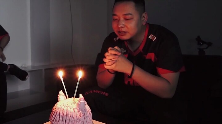 AG 6.6: 26 tuổi rồi, chúc mừng sinh nhật mình!