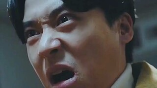 男人惊讶的发现，坐在面前的医生竟没有脚