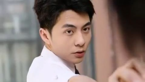 จิตข้ามร่างเจ้าพ่อมาโรงเรียน - หนังจีนสั้น ซีรีย์จีน ดูหนังออนไลน์ หนั�