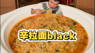 Hari ini hanya makan dua bungkus Shin Ramyun Black.
