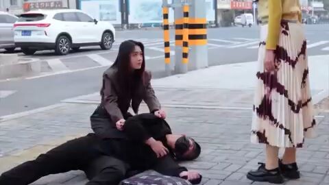 SEORANG MILYARDER DI TABRAK DAN KABUR, DIA DI SELAMAT KAN GADIS BIASA DAN DI ANGKAT JADI CALON ISTRI