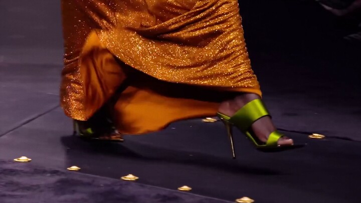 Ini yang disebut langkah demi langkah berbunga, kan? Cantik banget!