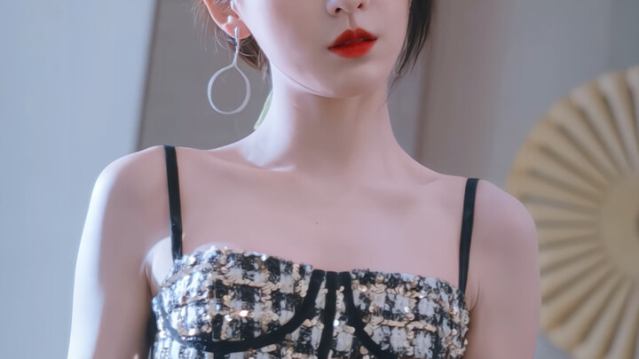 ขำตาย จื้อซูอี้เอาหน้าตัวเองมาใส่ ทุกอย่างก็เข้าท่าหมด นี่สิถึงจะใช่ลุคทำงานของนางเอกนิยาย!