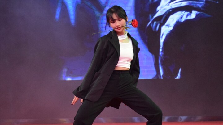 Gây sốt đến chết luôn? Aili mang “love shot” lên sân khấu lễ tốt nghiệp, bùng nổ cỡ nào!!