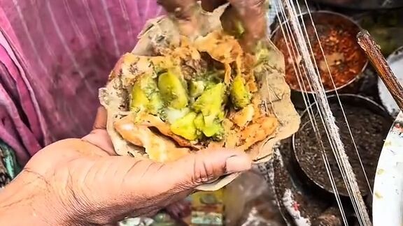 India’s famous street food—its preparation process is a bit… intense.