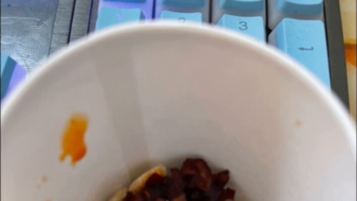 No one can refuse Lao Gan Ma’s comeback to fix the dog. Lao Gan Ma eats her so much that her brain s