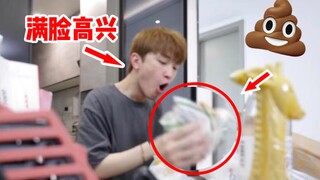 偷偷给室友吃shi，他的样子开心极啦！！！！