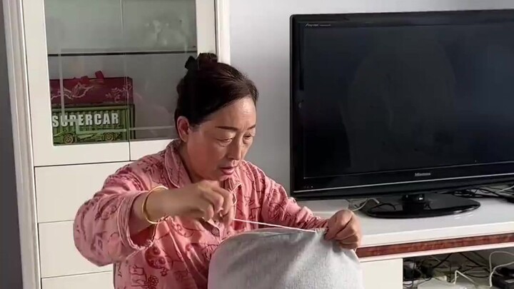 Nhà dột lại gặp mưa dầm!