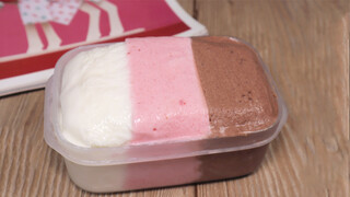 [Makanan] Membuat es krim tiga warna menggunakan susu kotak