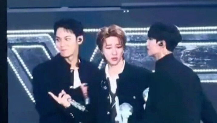 SEVENTEEN FM พวกเราคะแนน 97 อยู่กลุ่มเดียวกันแล้วนะ ภาพจำเดิมๆ เพิ่มอีกหนึ่งข้อ: สองหมาทะเลาะกัน เมี