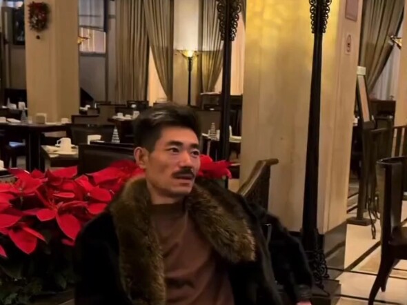 Người nổi tiếng mạng “Anh Chơi Mạng” – tên thật là Lý Minh, đến từ thành phố Tân Di, Từ Châu, Giang 