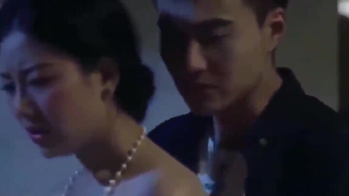 ผู้ชายตกหลุมรักภรรยาของเพื่อนและไปพบปะกันในครัวเป็นการส่วนตัว ช่างกล้าหาญจริงๆ!