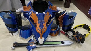 Bao da Kamen Rider đau gan của sinh viên đại học