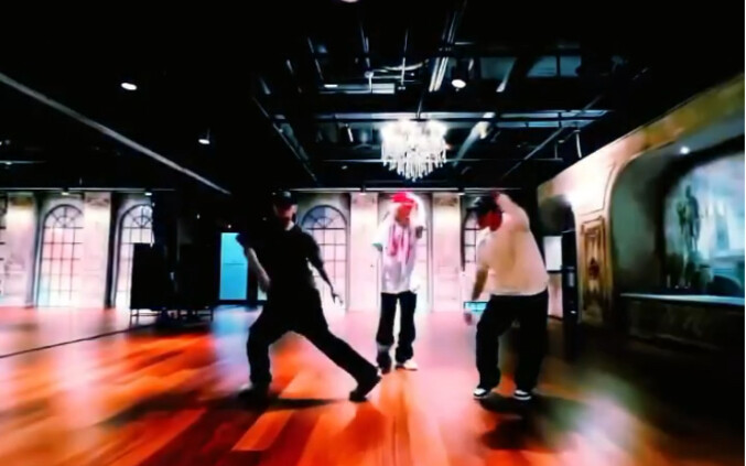 权志龙最新练习室舞蹈视频，开始回归本业的权志龙