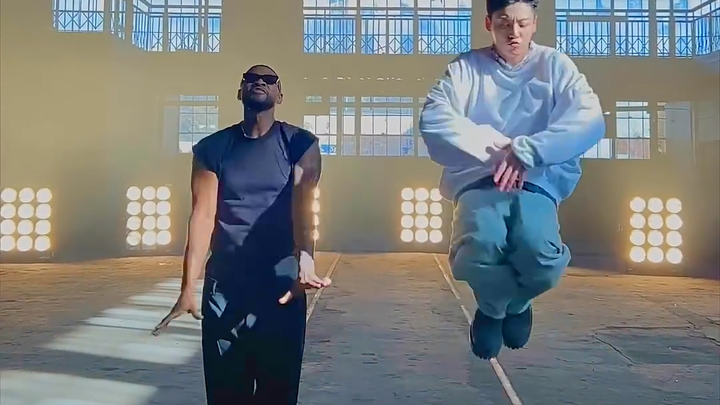 ความร่วมมือที่ประสบความสำเร็จอยู่ที่ความจริงใจและความชอบ! JK & USHER DC_YEAH+STANDING NEXT TO YOU