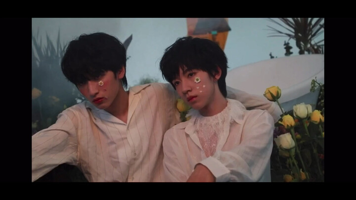 فجأة تجمدت تعابير الوجه أثناء التصوير الثنائي؟؟