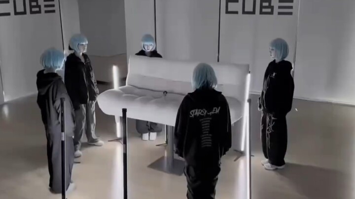 งานศพคาร์นิวัลของ CUBE สำหรับโซฟามินนี่เม้าส์ | Cube ดื่มด่ำกับงานศิลปะของตัวเองอย่างเต็มที่
