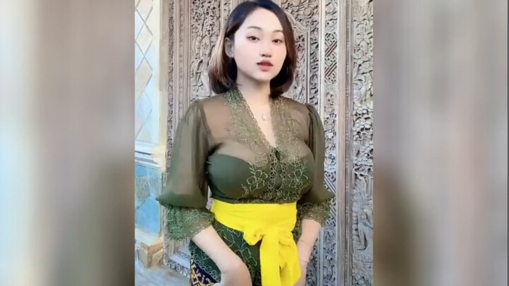 “Not afraid of cute little sisters, just afraid of 30-year-old older sisters!!”