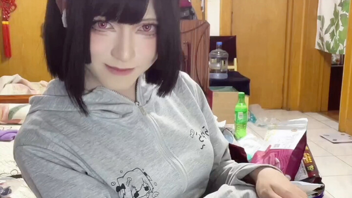 هينغ شوي تُسيطر على جميع المعجبين الذكور في البث المباشر خلال دقيقة واحدة ببراعة (تطبيق عملي)