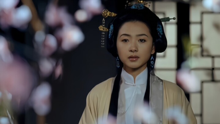 “When the bell tolls, Liu Rushi makes her entrance.” Her lofty integrity, her generous deeds, and he