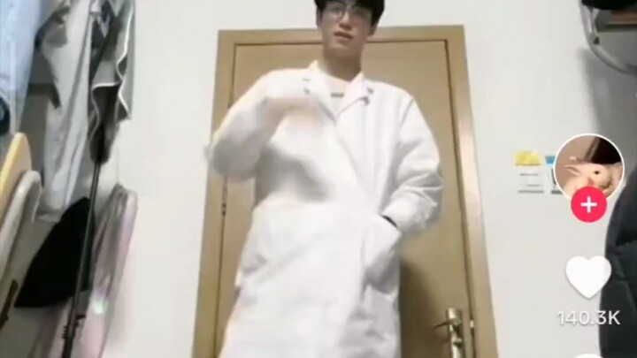 Komentar TikTok: Netizen asing menyaksikan mahasiswa kedokteran Tiongkok menari dan berkomentar: "Pr