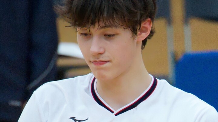 [Antoni Sakamoto] The arrogant kid wants to "pretend" 800 cups in one second, and then tease his tea