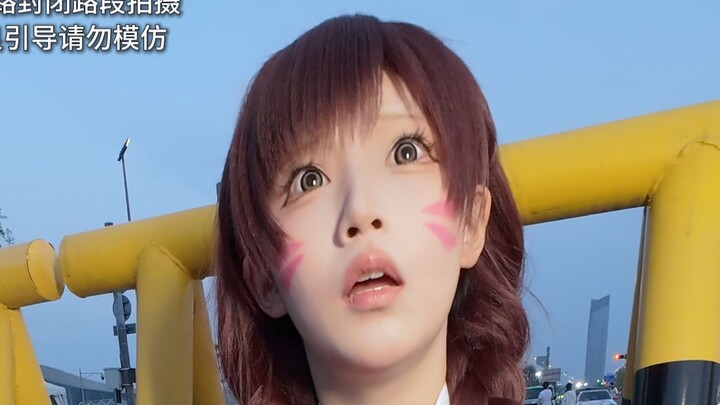 Lagi senyum-senyum sendiri nih